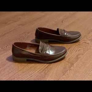 Universal Thread women’s 9.5 penny loafers brown